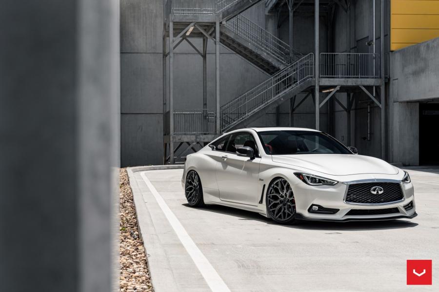  Infiniti Q60S 3.0t on Vossen Wheels (HF-2) 2018 года  (фото 26 из 28)